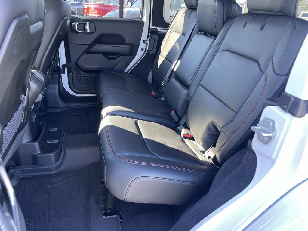 Used 2024 Jeep Wrangler Unlimited Rubicon AWD/4WD image 12