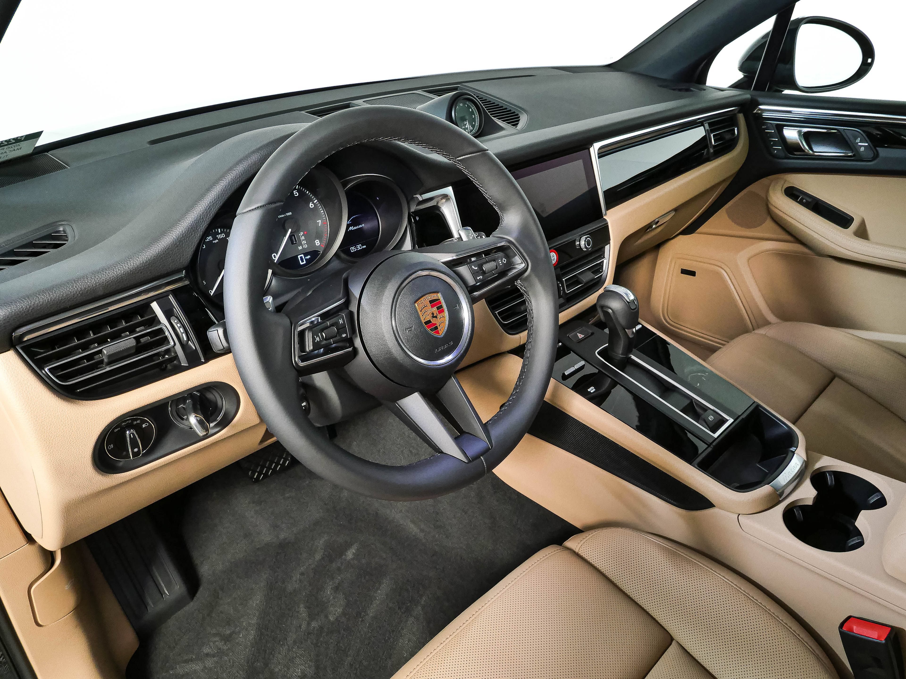 New 2026 Porsche Macan AWD/4WD image 4