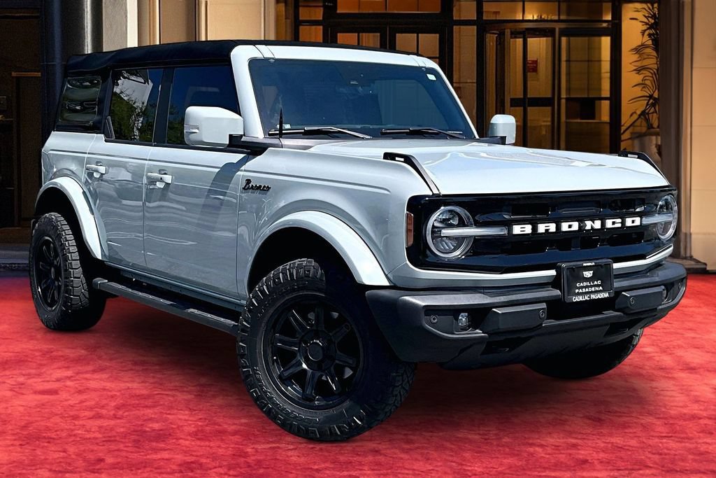 Used 2023 Ford Bronco Outer Banks AWD/4WD image 2
