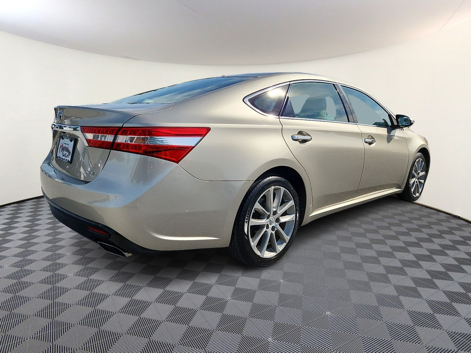 Used 2015 Toyota Avalon XLE Touring FWD image 6