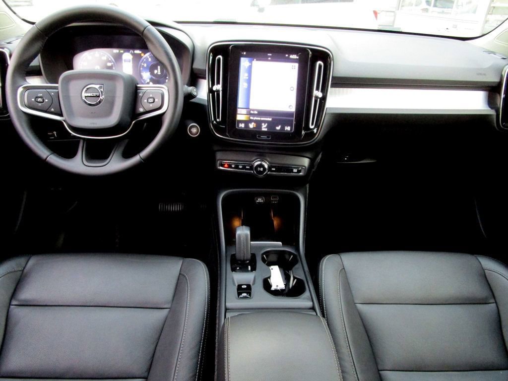 Used 2020 Volvo XC40 T5 Momentum w/ Protection Package Premier AWD/4WD image 2