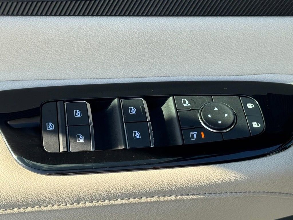 Used 2025 Nissan Murano SV AWD/4WD image 15