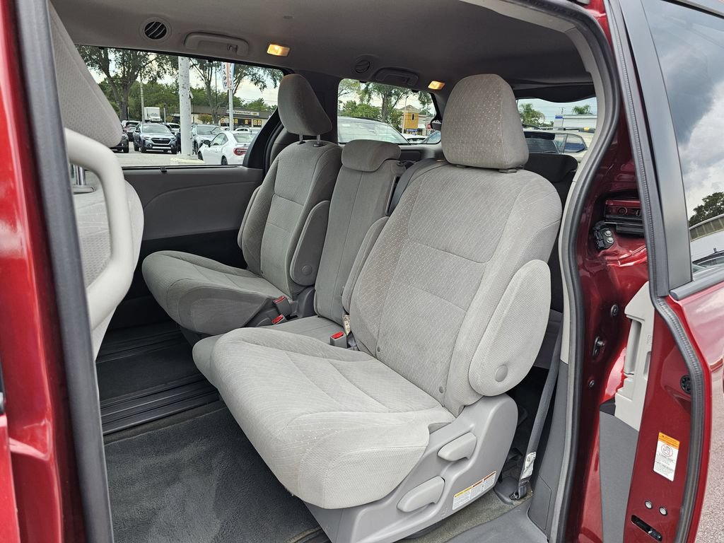 Used 2018 Toyota Sienna LE FWD image 15
