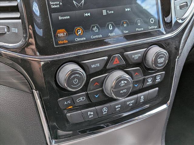 Used 2022 Jeep Grand Cherokee Laredo X AWD/4WD image 17