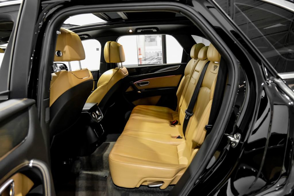 Used 2019 Bentley Bentayga image 32