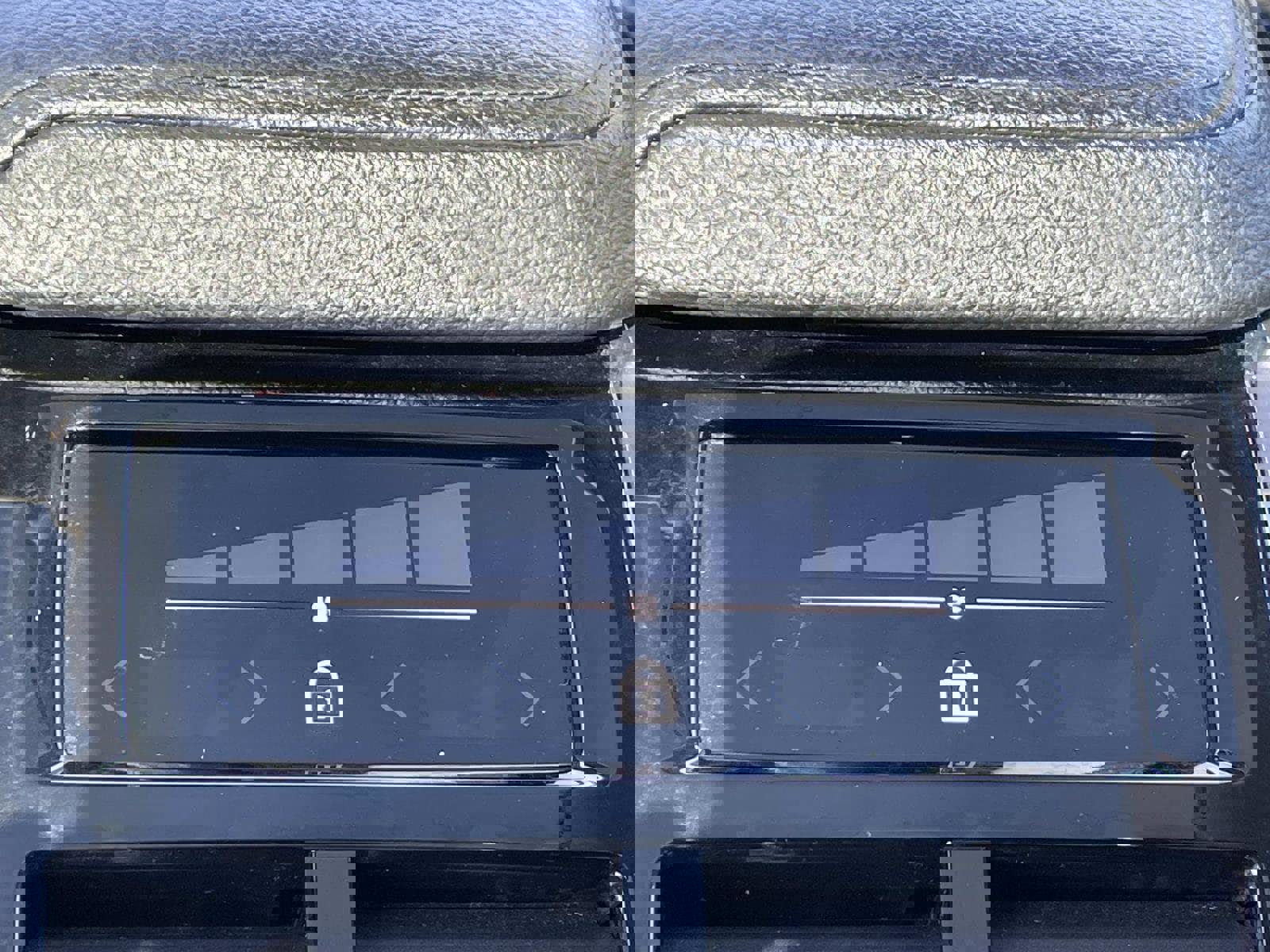 Used 2018 Volvo XC60 T5 Inscription w/ Convenience Package AWD/4WD image 13