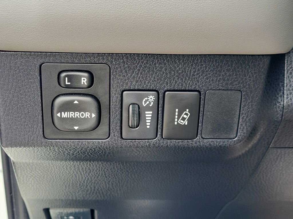 Used 2016 Toyota RAV4 Limited image 24