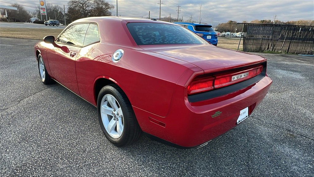 Used 2012 Dodge Challenger SXT image 7