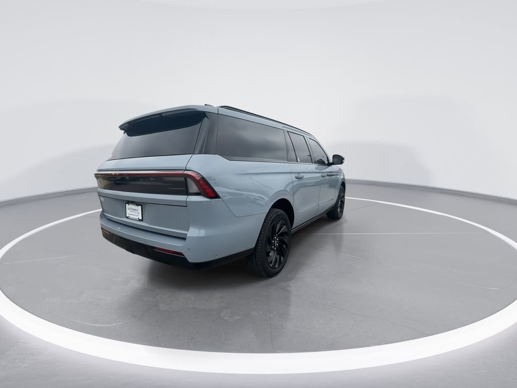 Used 2025 Lincoln Navigator L Reserve w/ Jet Appearance Package image 8