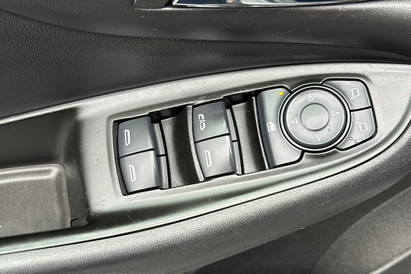 Used 2017 Chevrolet Volt Premier w/ Driver Confidence II Package image 17