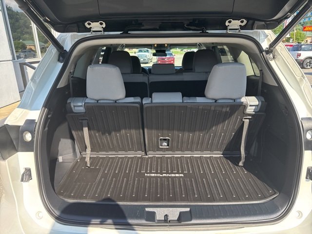 Used 2021 Toyota Highlander LE image 14