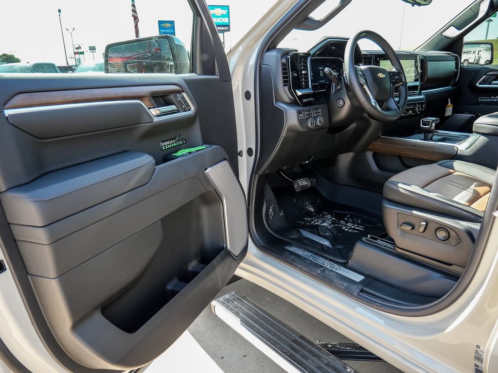 New 2026 Chevrolet Silverado 1500 High Country AWD/4WD image 32