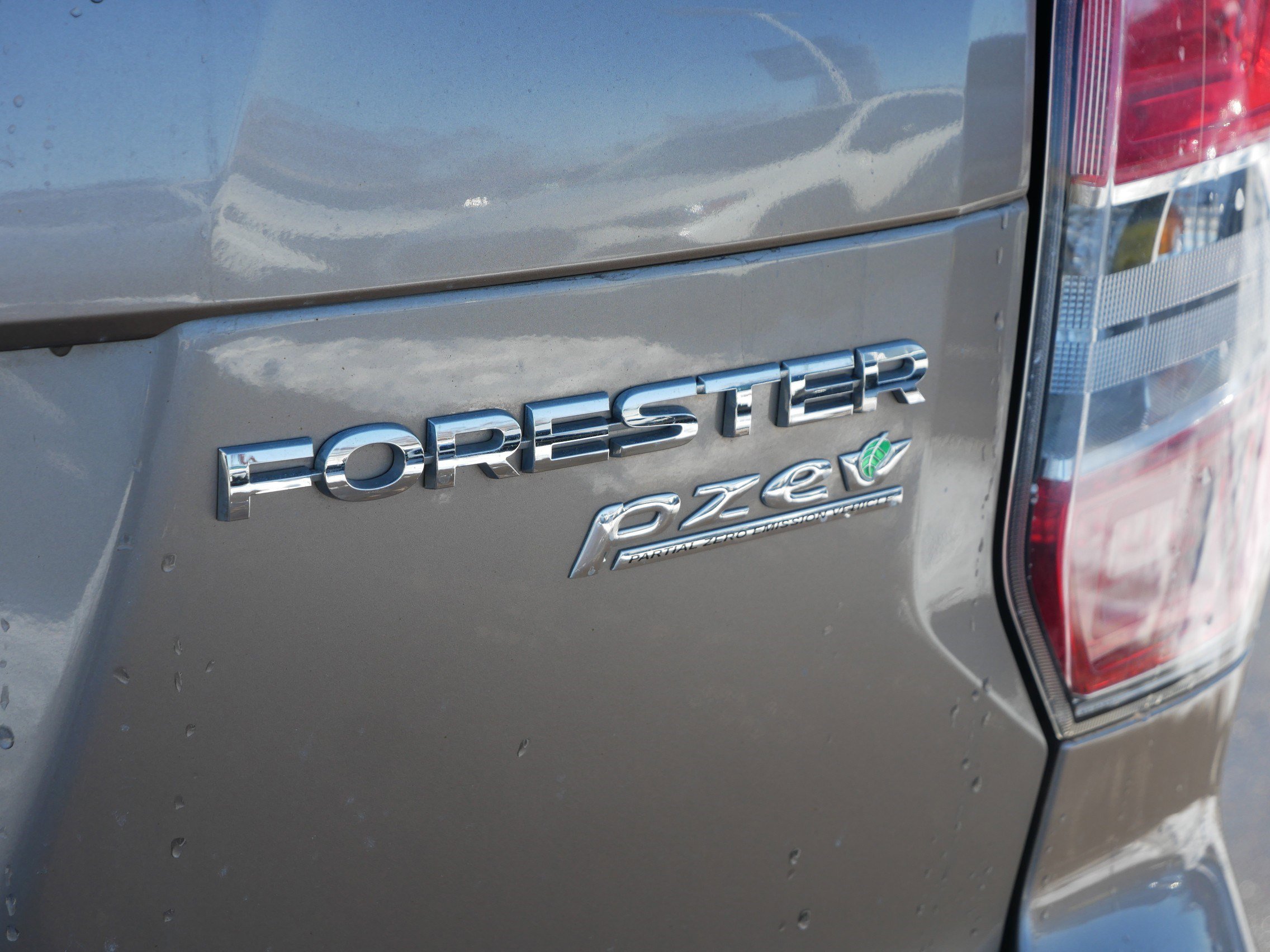 Used 2015 Subaru Forester 2.5i Premium w/ All-Weather Package image 8