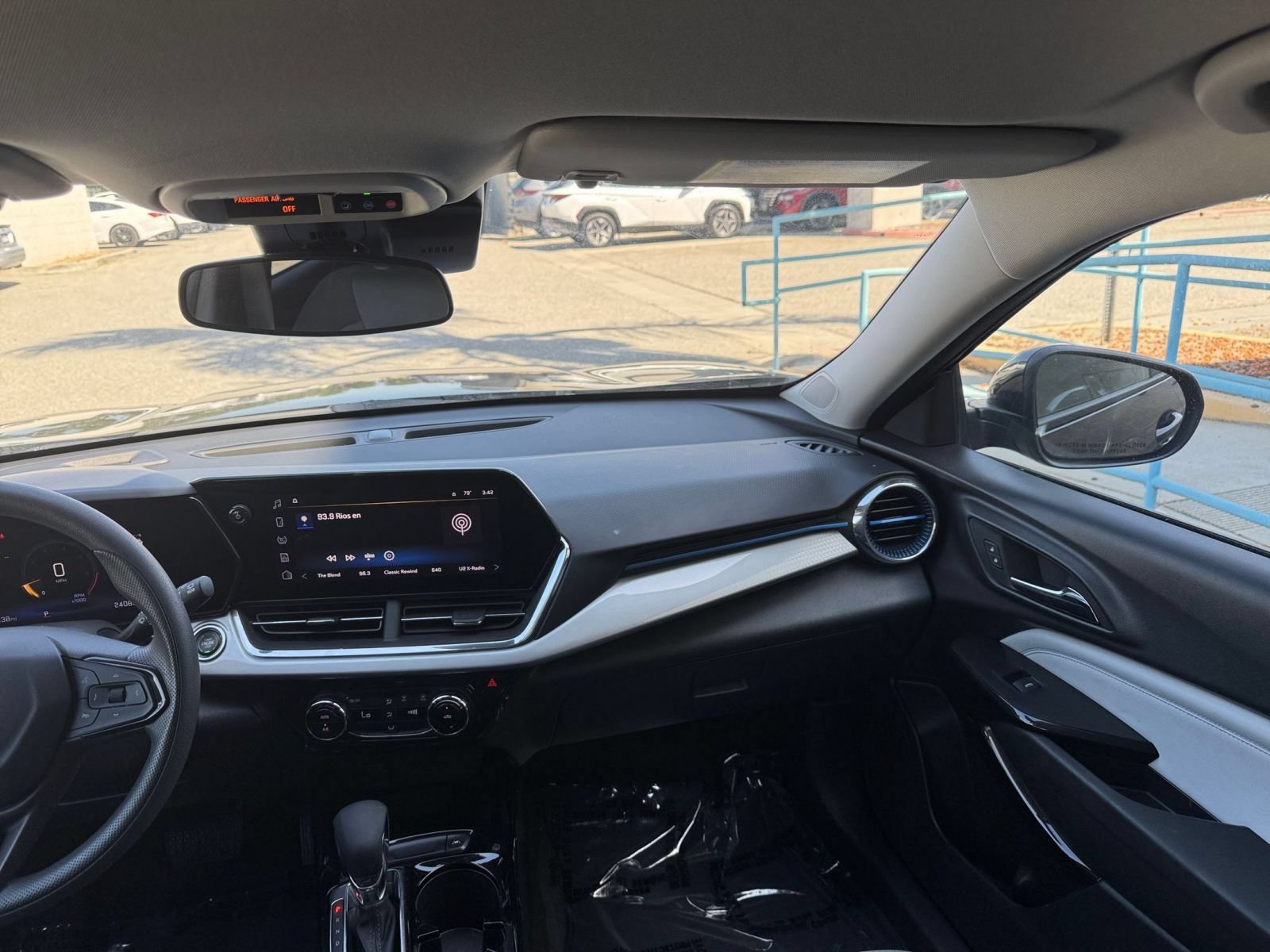 Used 2025 Chevrolet Trax LT FWD image 34