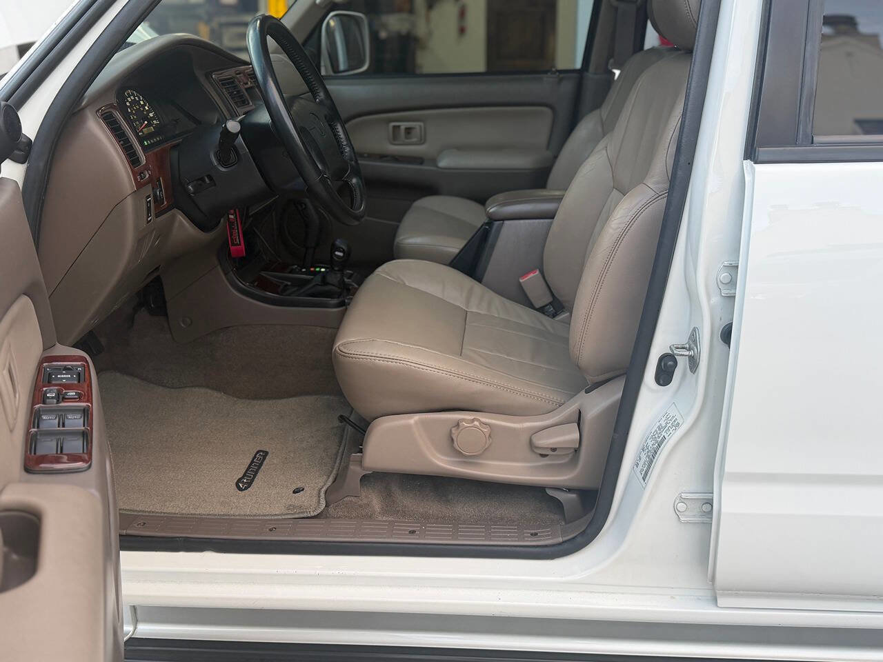 Used 2001 Toyota 4Runner SR5 image 3