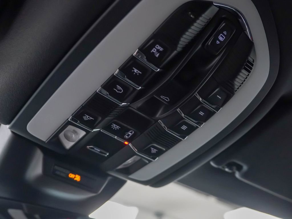 Certified 2026 Porsche Macan AWD/4WD image 27