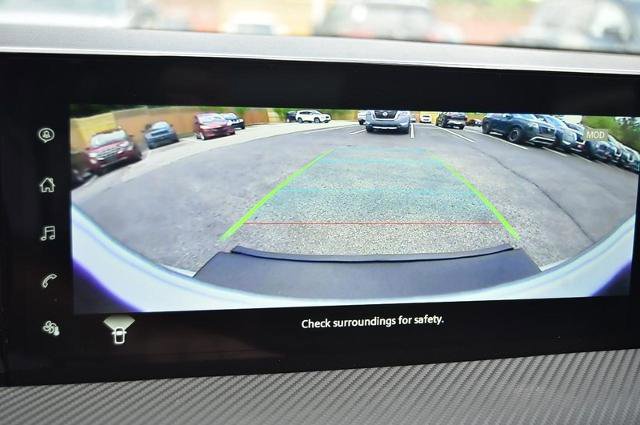 New 2025 Nissan Kicks SR image 17