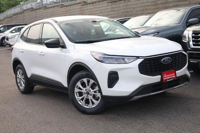 Used 2025 Ford Escape Active AWD/4WD image 2