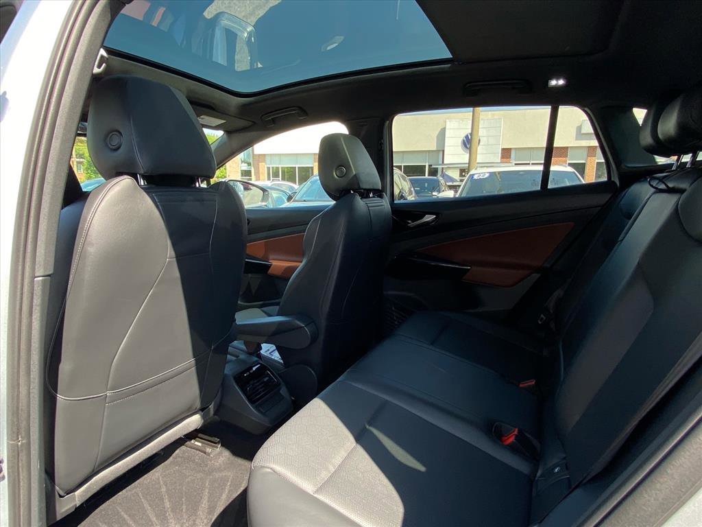 Certified 2022 Volkswagen ID.4 Pro S w/ Gradient Package AWD/4WD image 19