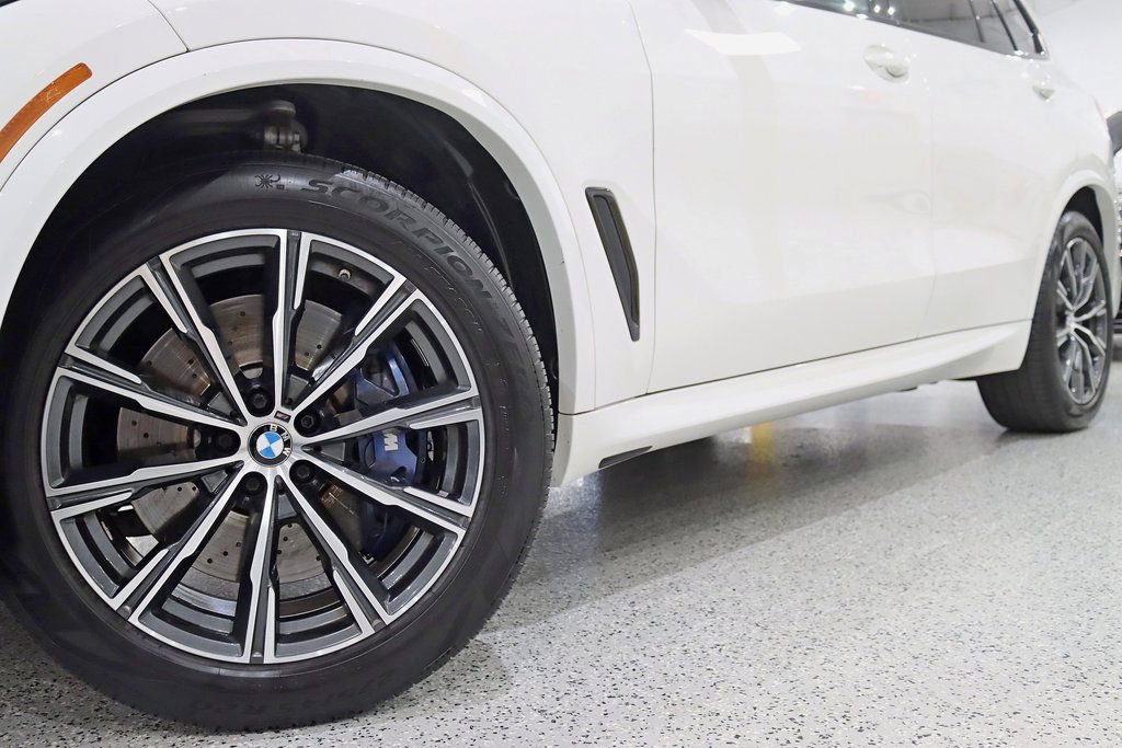 Used 2022 BMW X5 M50i image 4