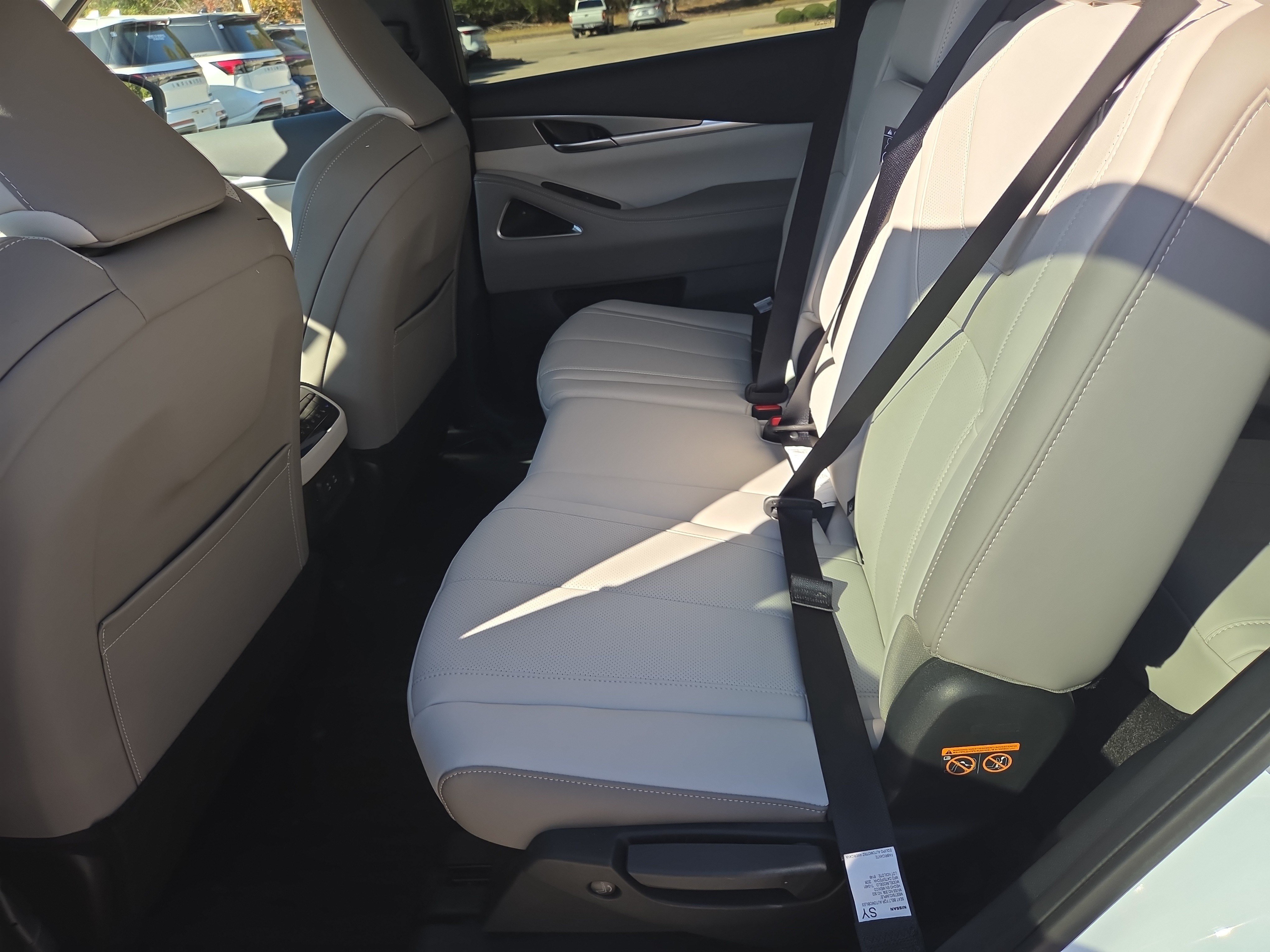 Used 2027 INFINITI QX60 Luxe w/ Cargo Package FWD image 7