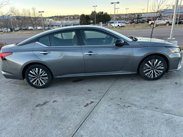 Used 2024 Nissan Altima 2.5 SV image 9