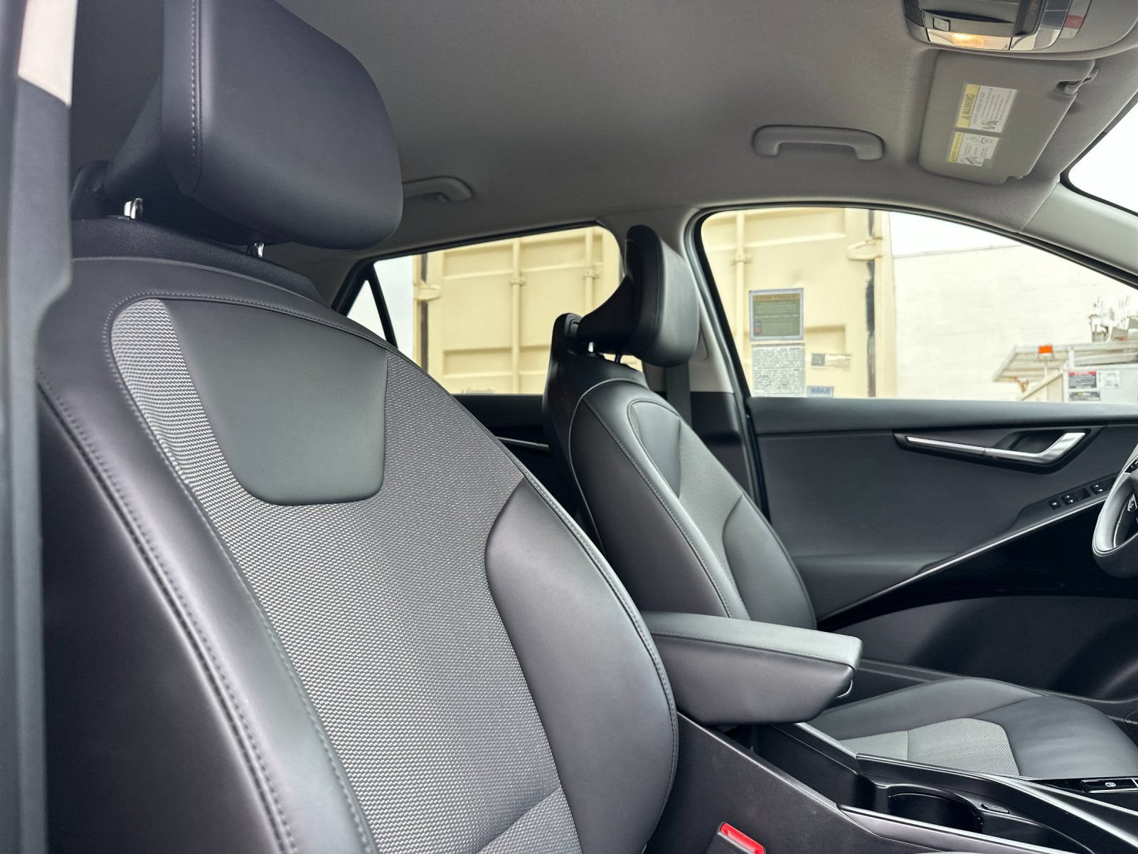 Used 2024 Kia Niro EX FWD image 19