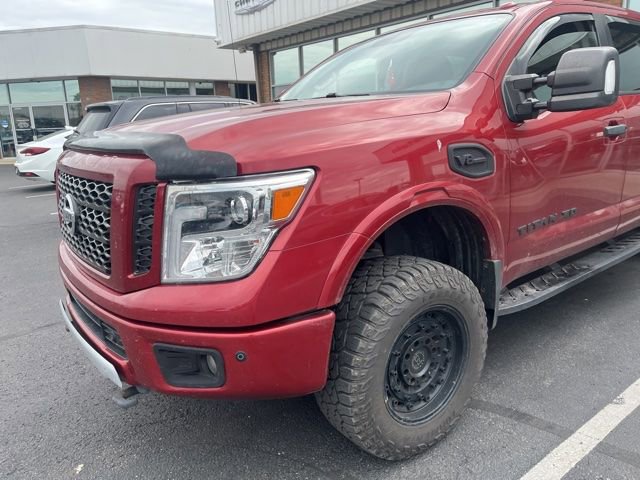 Used 2018 Nissan Titan PRO-4X w/ Pro-4x Convenience Package AWD/4WD image 3