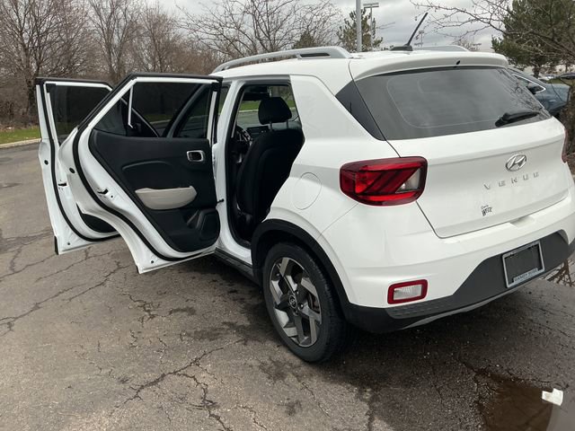 Certified 2024 Hyundai Venue SEL FWD image 28