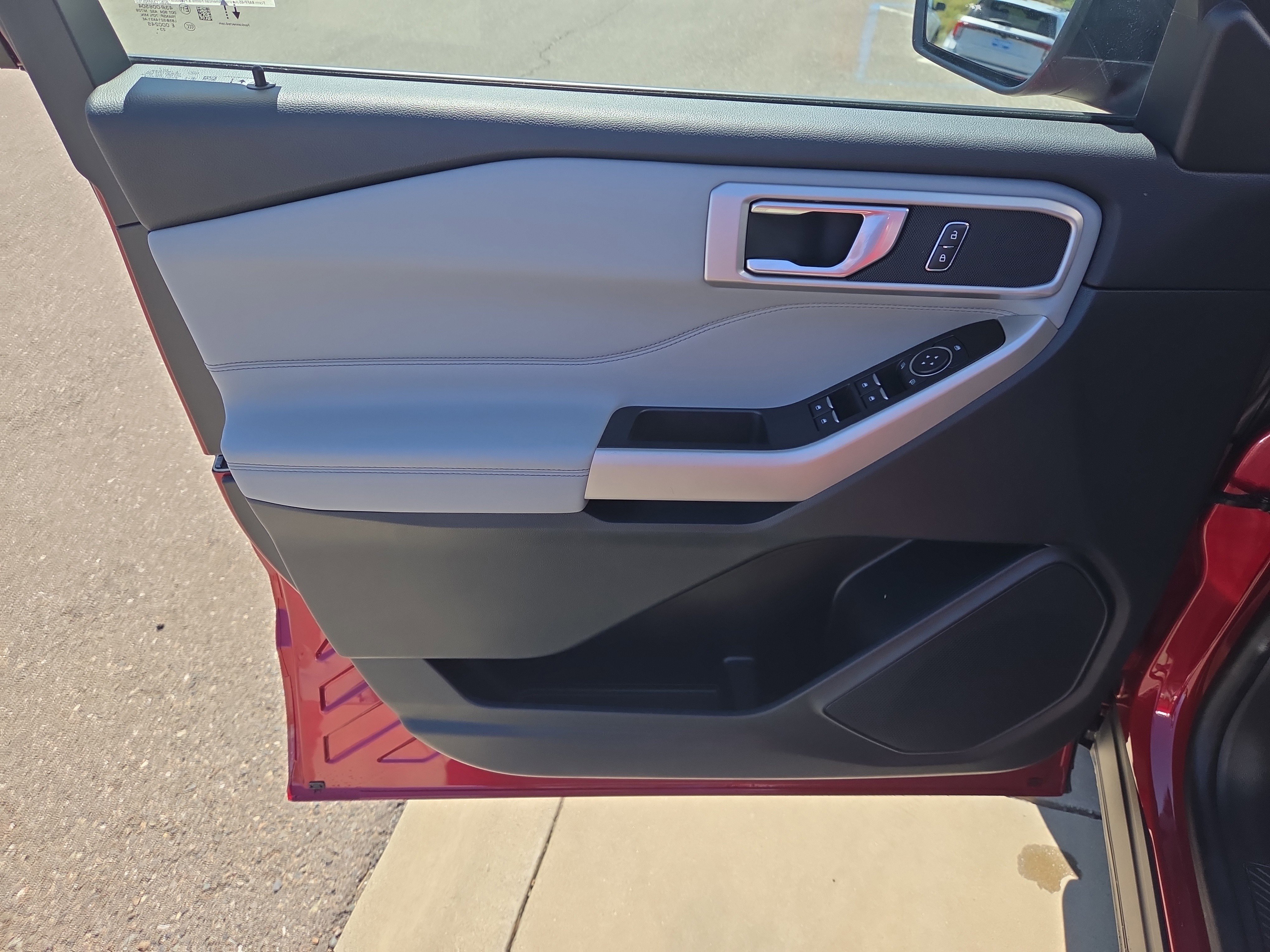 Used 2024 Ford Explorer XLT w/ Equipment Group 202A image 11