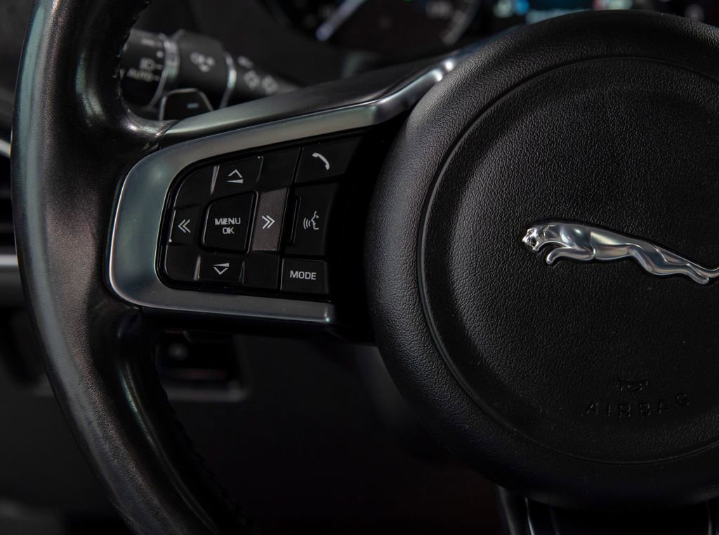 Used 2020 Jaguar F-PACE Prestige image 22