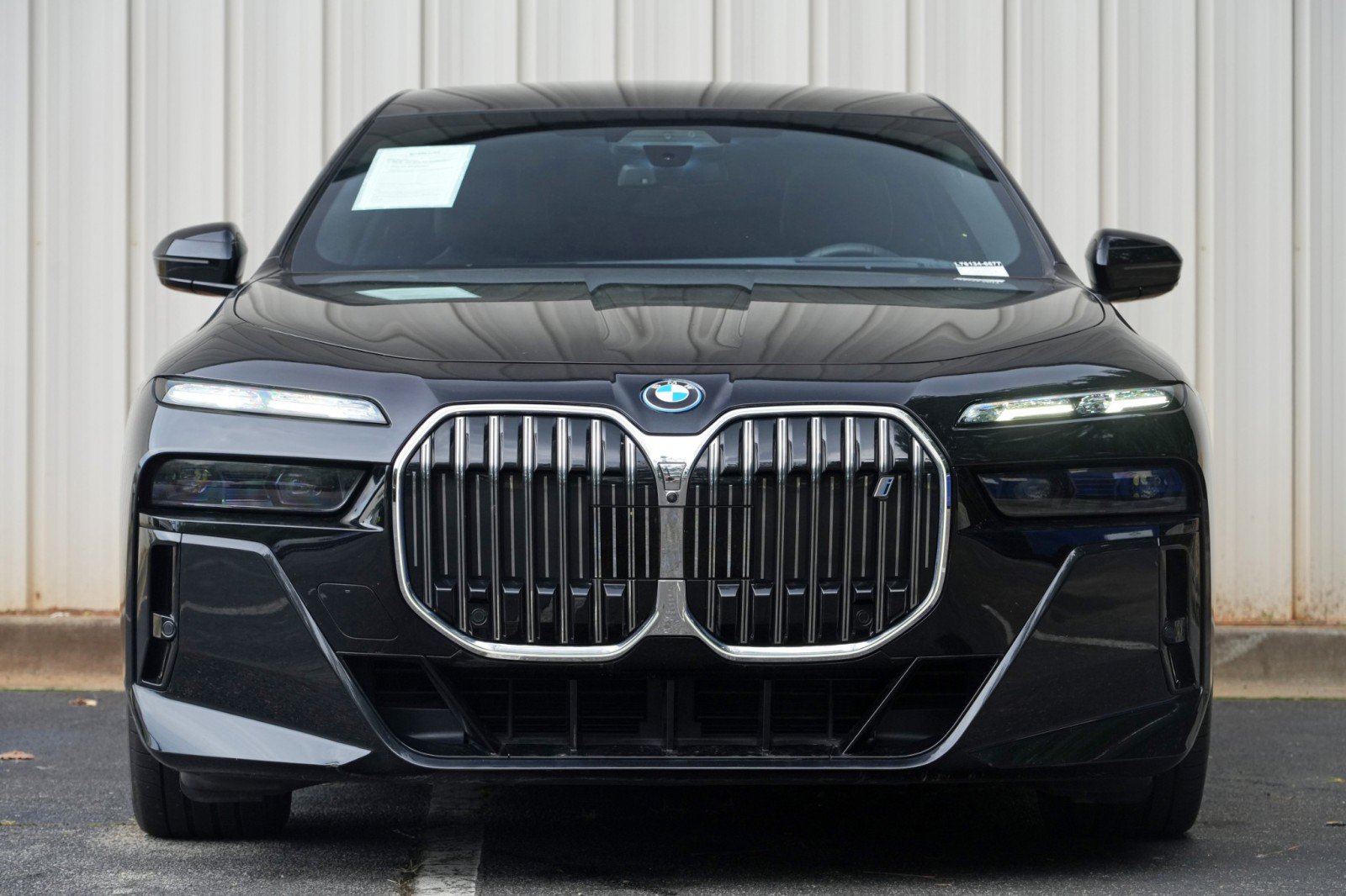 Used 2023 BMW i7 xDrive60 w/ Executive Package 2 AWD/4WD image 7