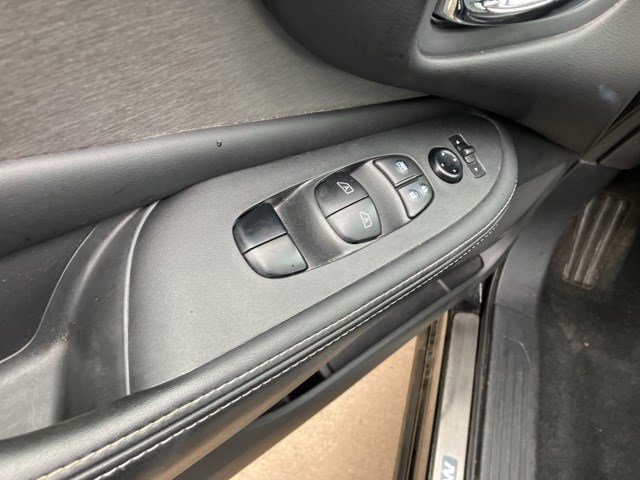 Used 2023 Nissan Murano SV w/ SV Midnight Edition Package image 5