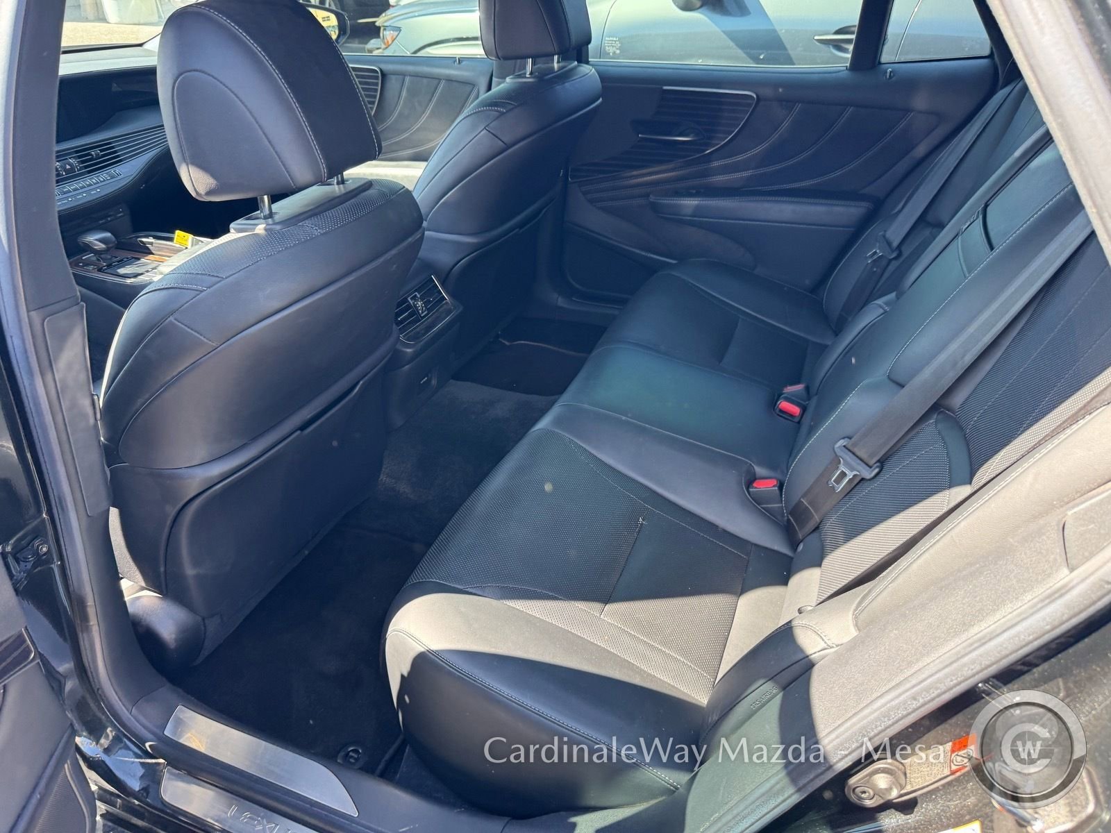Used 2019 Lexus LS 500 w/ Accessory Package (Z1) RWD image 9
