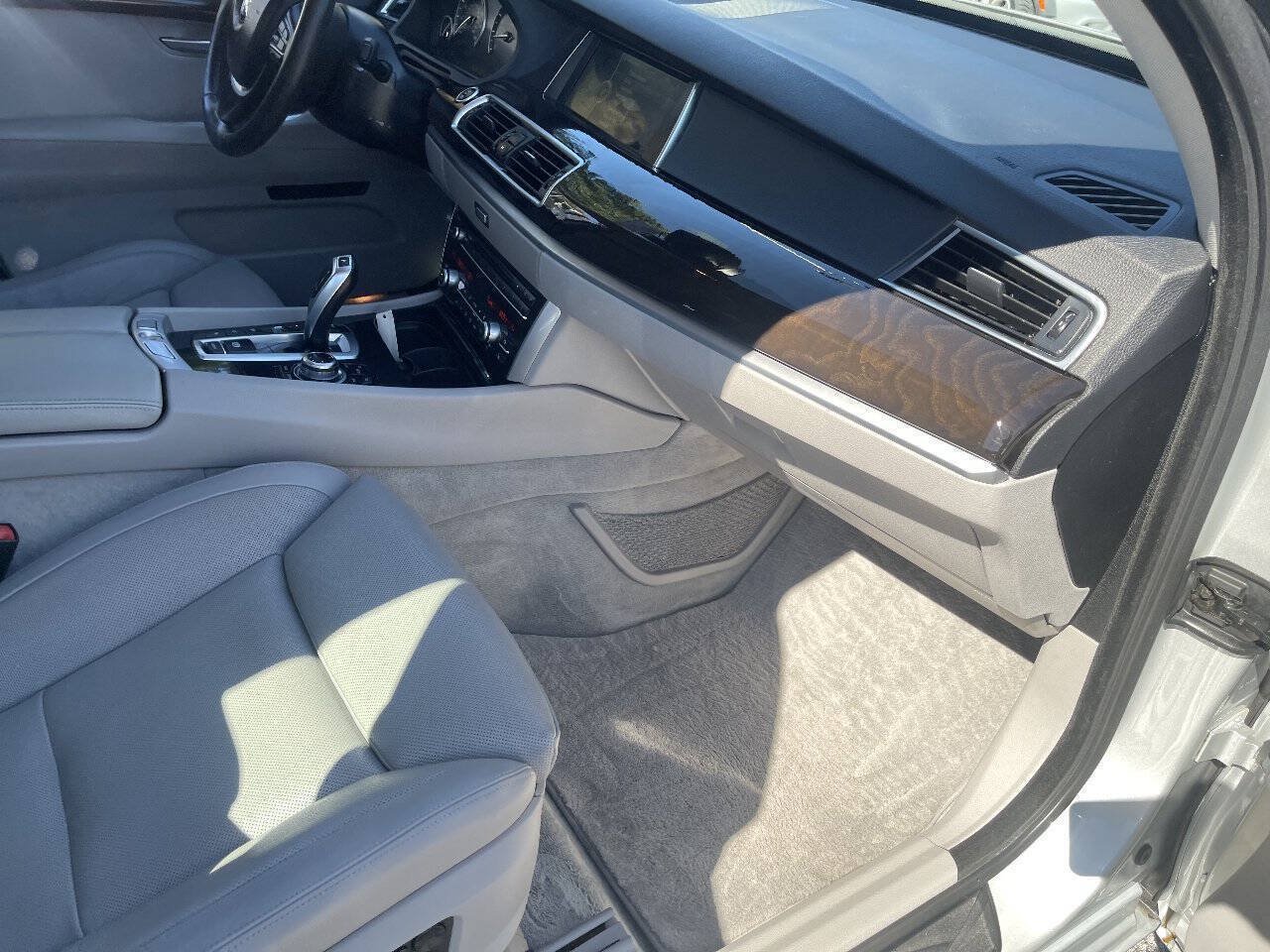 Used 2012 BMW 550i Gran Turismo xDrive AWD/4WD image 26