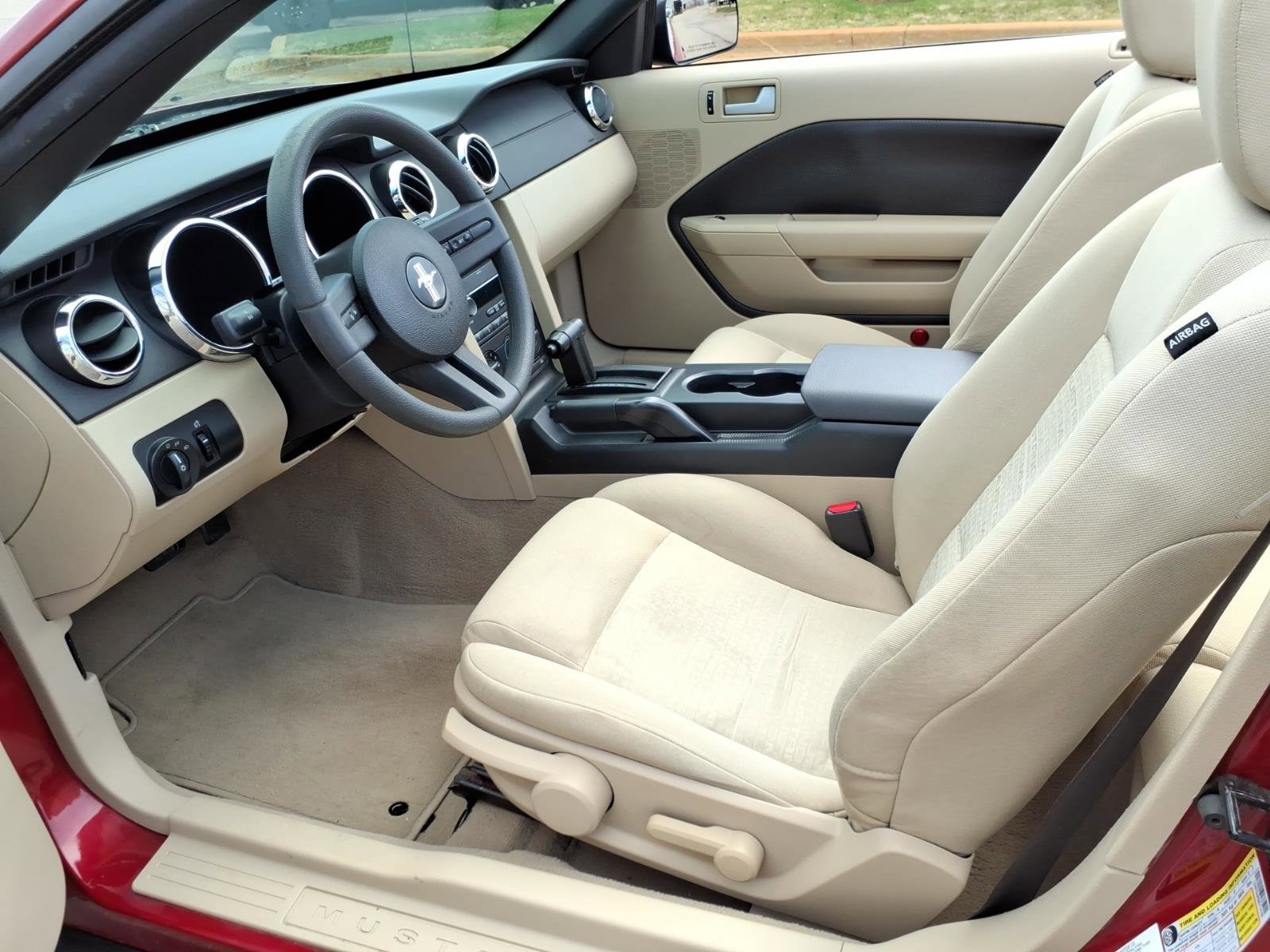 Used 2008 Ford Mustang Convertible RWD image 13