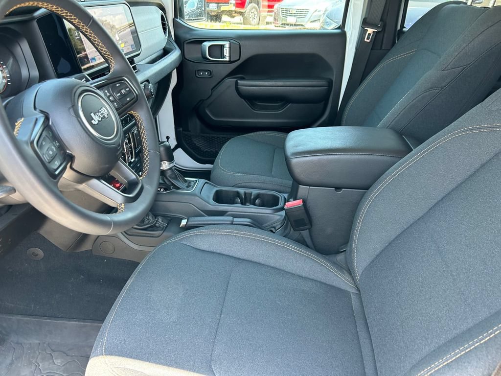 Used 2024 Jeep Gladiator Sport AWD/4WD image 11