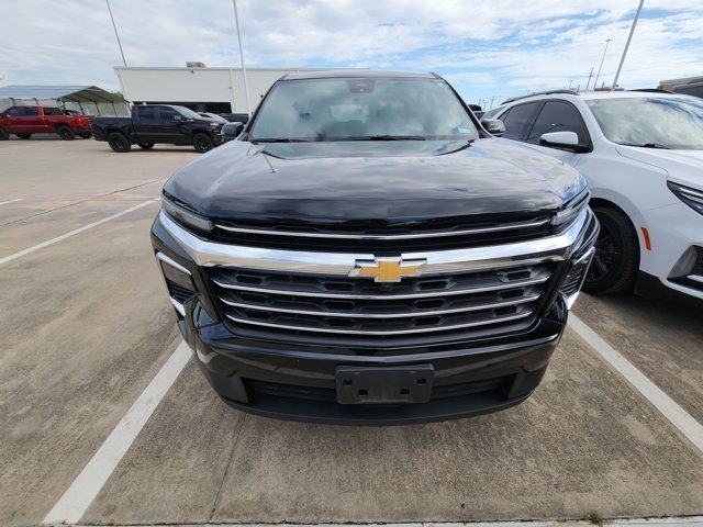Used 2024 Chevrolet Traverse LT image 2