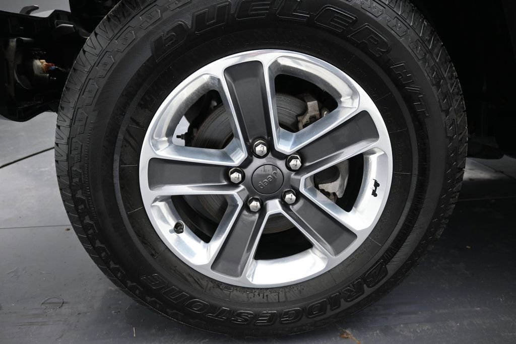 Used 2021 Jeep Wrangler Unlimited Sahara AWD/4WD image 30