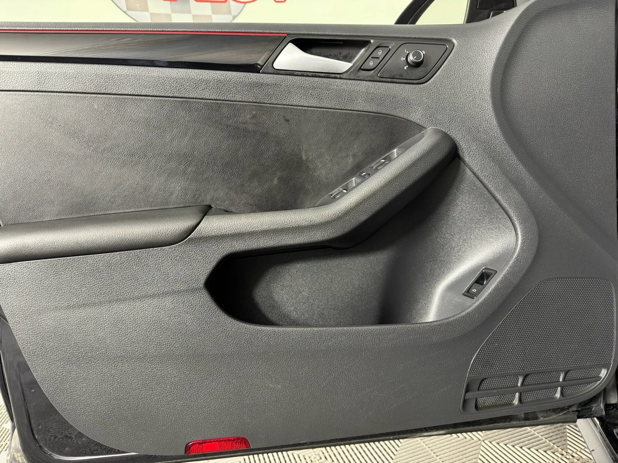 Used 2017 Volkswagen Jetta GLI FWD image 38