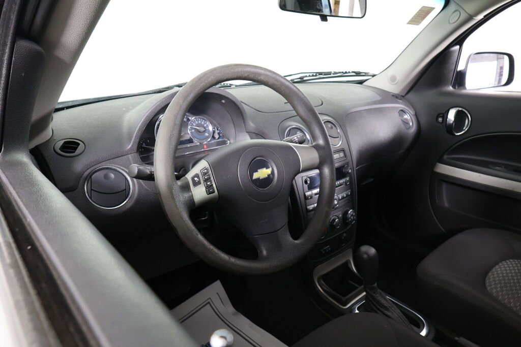 Used 2010 Chevrolet HHR LT image 10