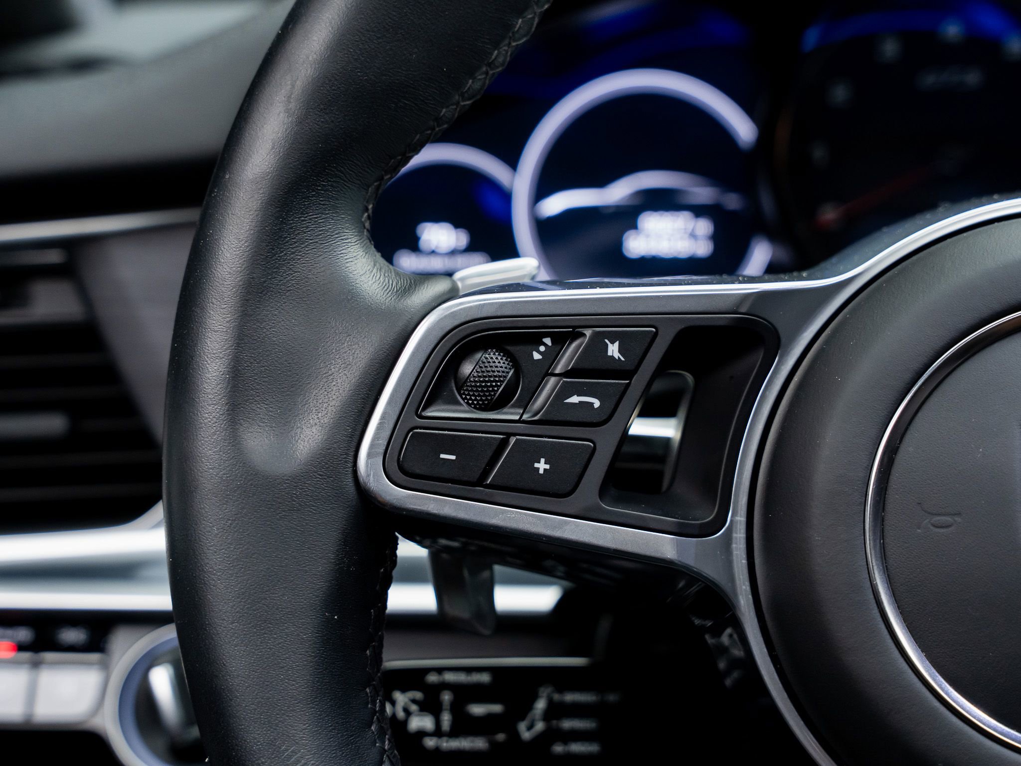 Used 2019 Porsche Panamera GTS w/ Assistance Package image 47