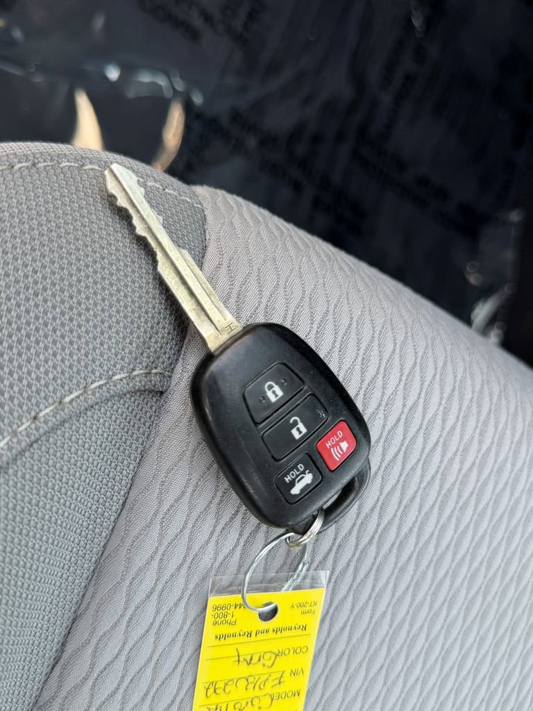 Used 2015 Toyota Corolla LE image 36