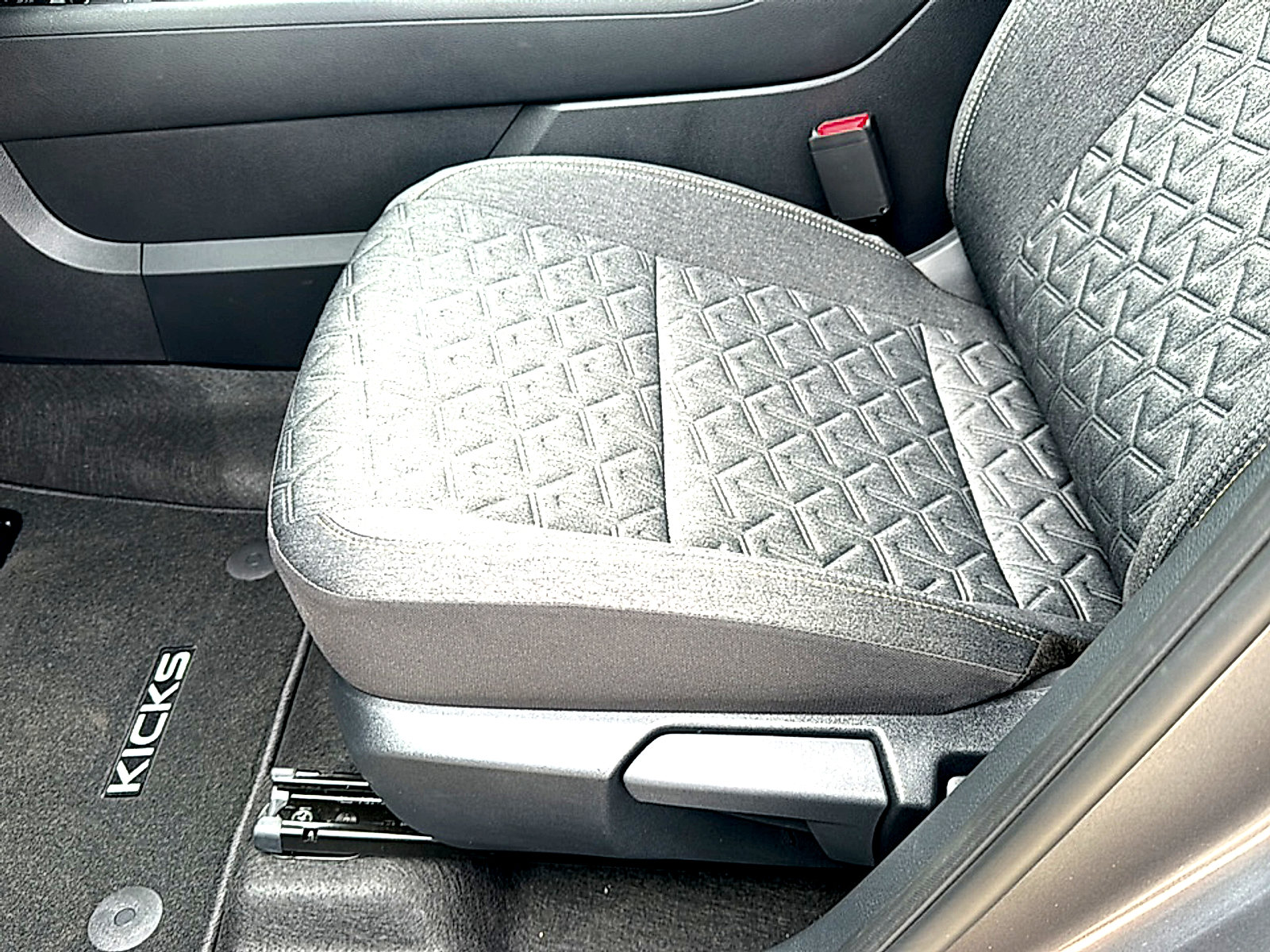 New 2026 Nissan Kicks SV w/ Cold Weather Package FWD image 12