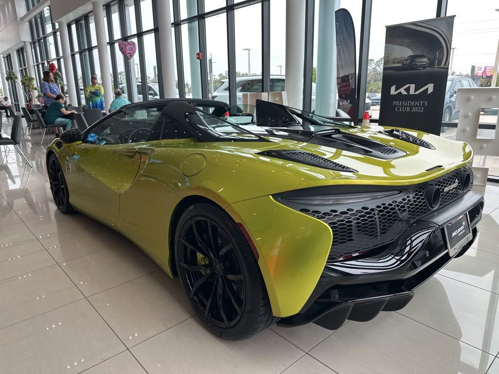 Used 2025 McLaren Artura Spider image 11