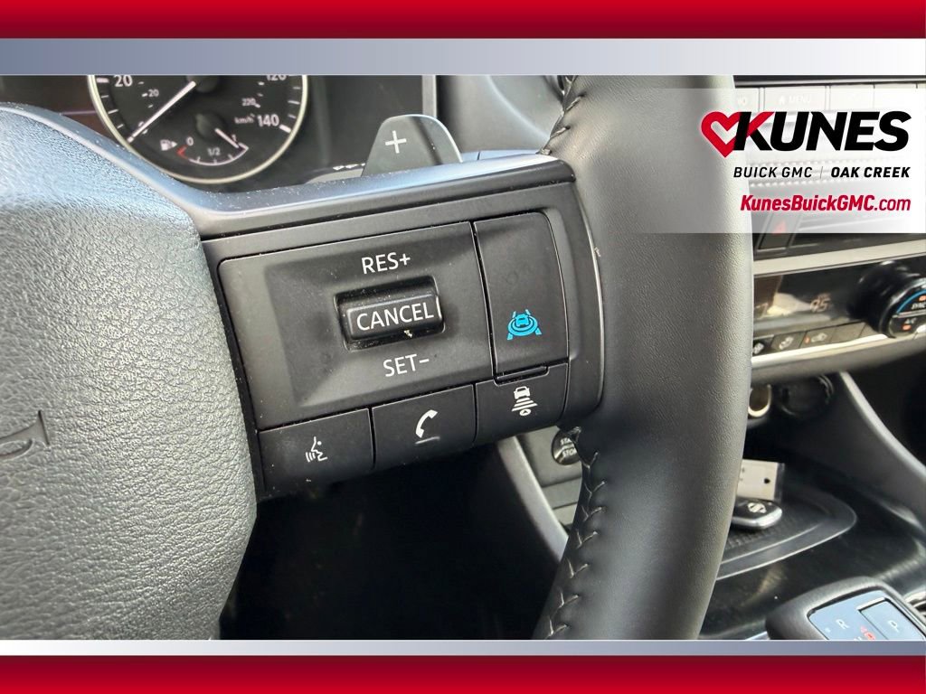Used 2025 Nissan Rogue SV AWD/4WD image 13