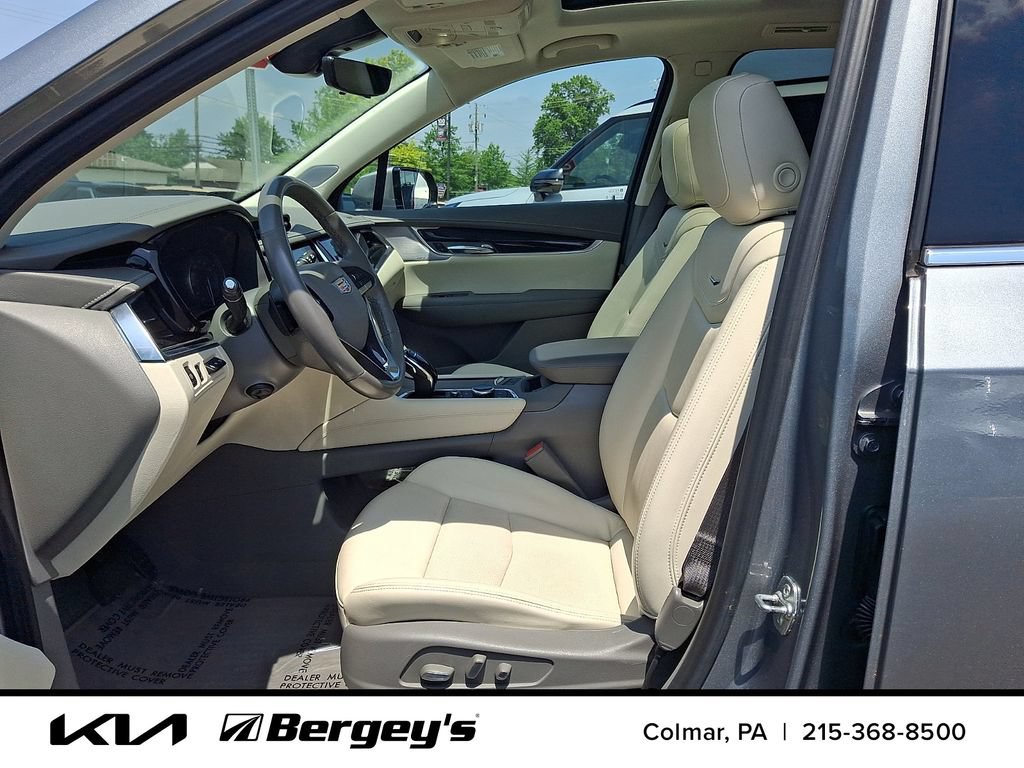 Used 2024 Cadillac XT6 Premium Luxury w/ Technology Package AWD/4WD image 16