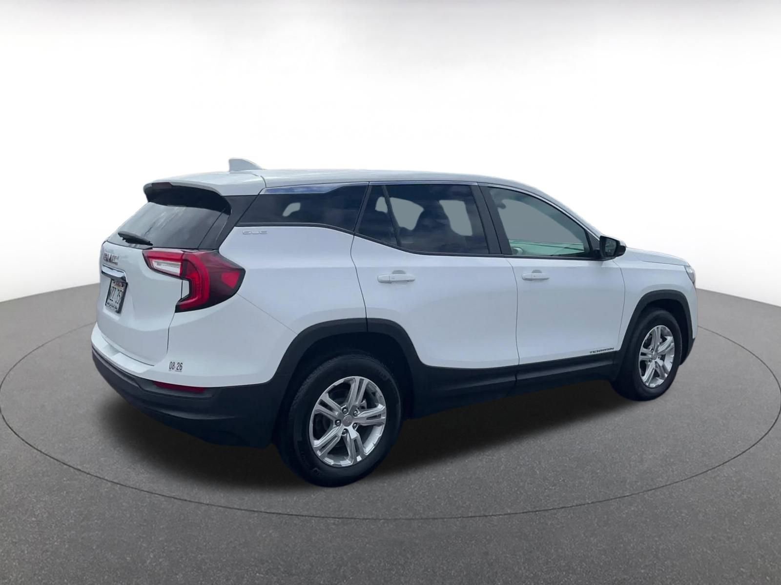 Used 2024 GMC Terrain SLE image 15