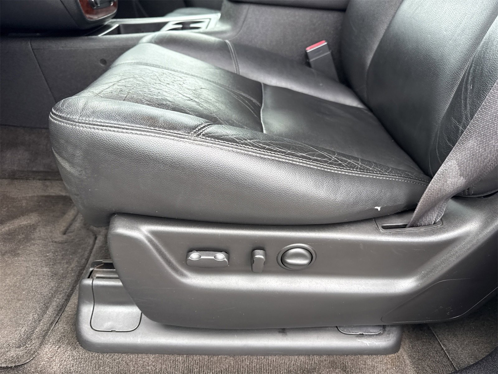 Used 2012 Chevrolet Suburban LT w/ Luxury Package image 20