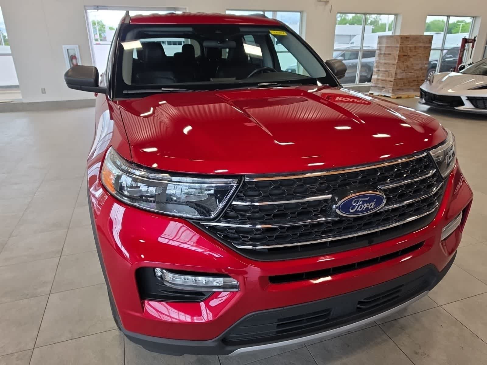 Used 2023 Ford Explorer XLT w/ Equipment Group 202A AWD/4WD image 4